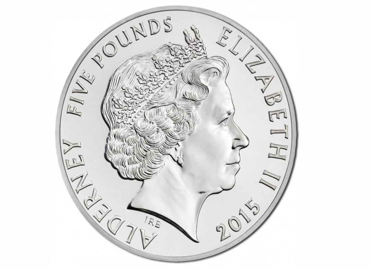 The obverse side shows Queen Elizabeth II